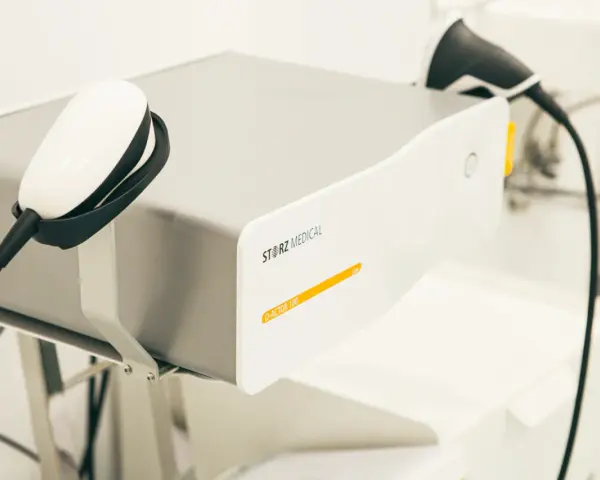 Nowoczesne urządzenie Storz Medical D-Actor 100, gotowe do terapii.